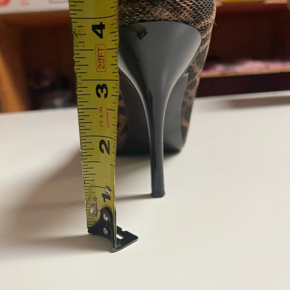 🛍️3/$40 Guess Leopard Print Peep Toe Metallic Heel Size 8.5 - Picture 7 of 7
